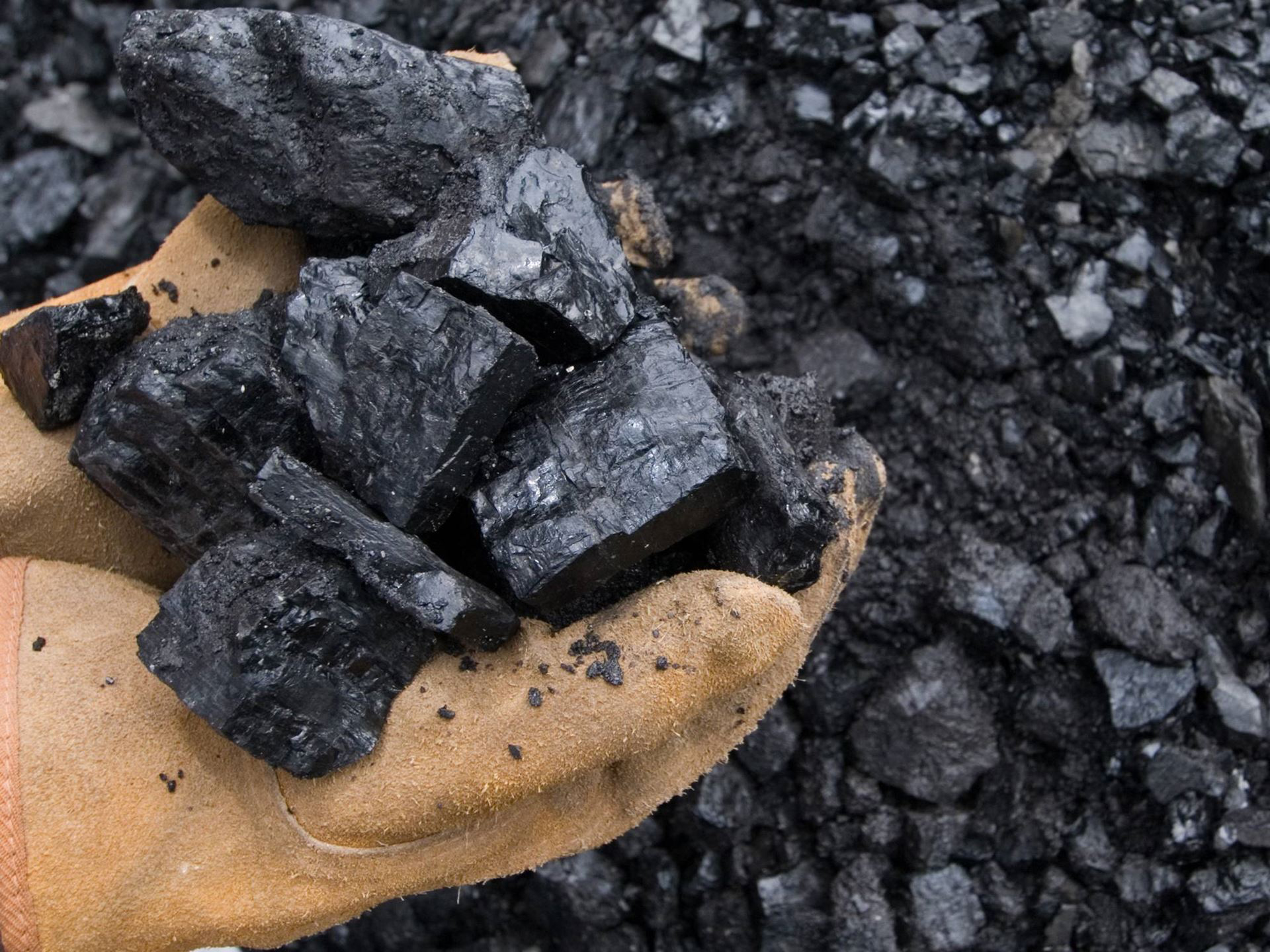 Бурый уголь горючее. Битуминозный каменный уголь. Каменноугольный кокс. Каменный уголь кокс. Коксующийся уголь.